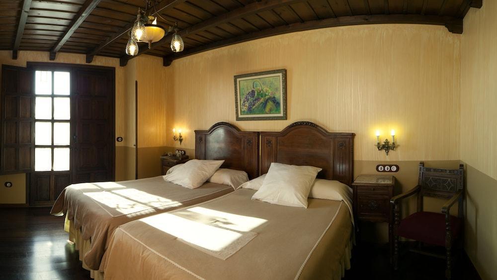 La Moncloa De San Lazaro Otel Cacabelos  Dış mekan fotoğraf