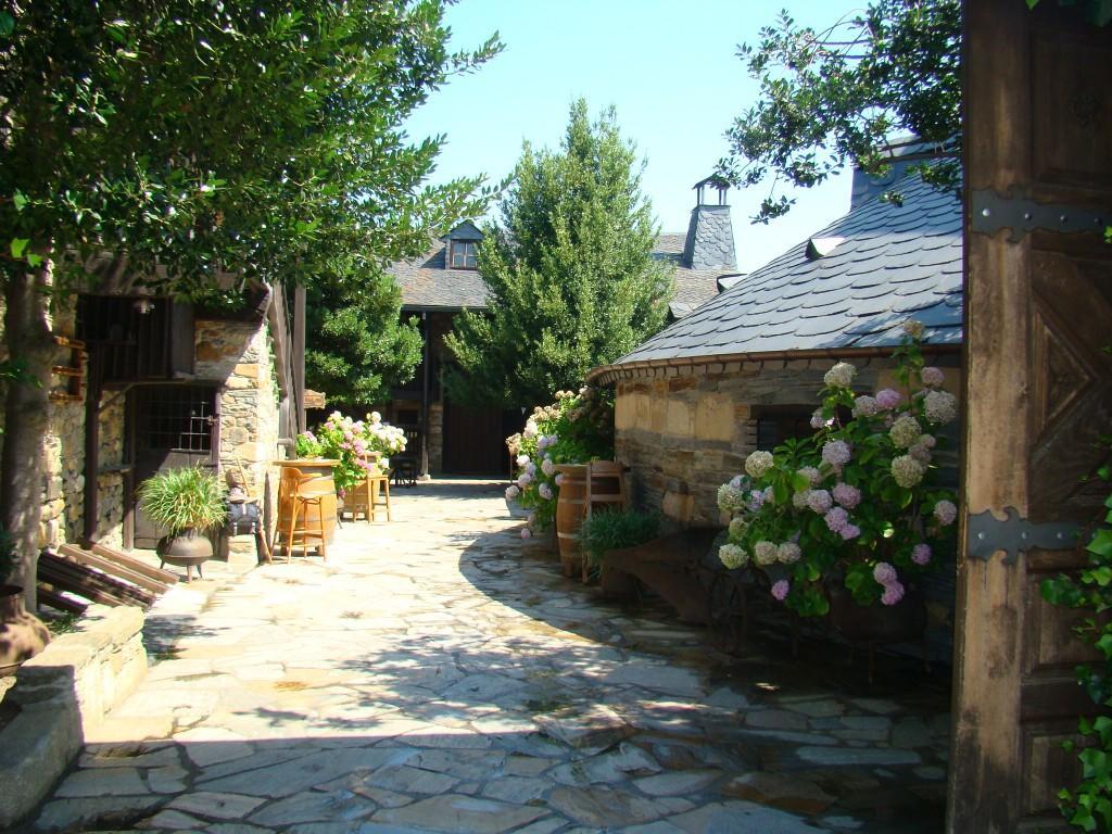 La Moncloa De San Lazaro Otel Cacabelos  Dış mekan fotoğraf